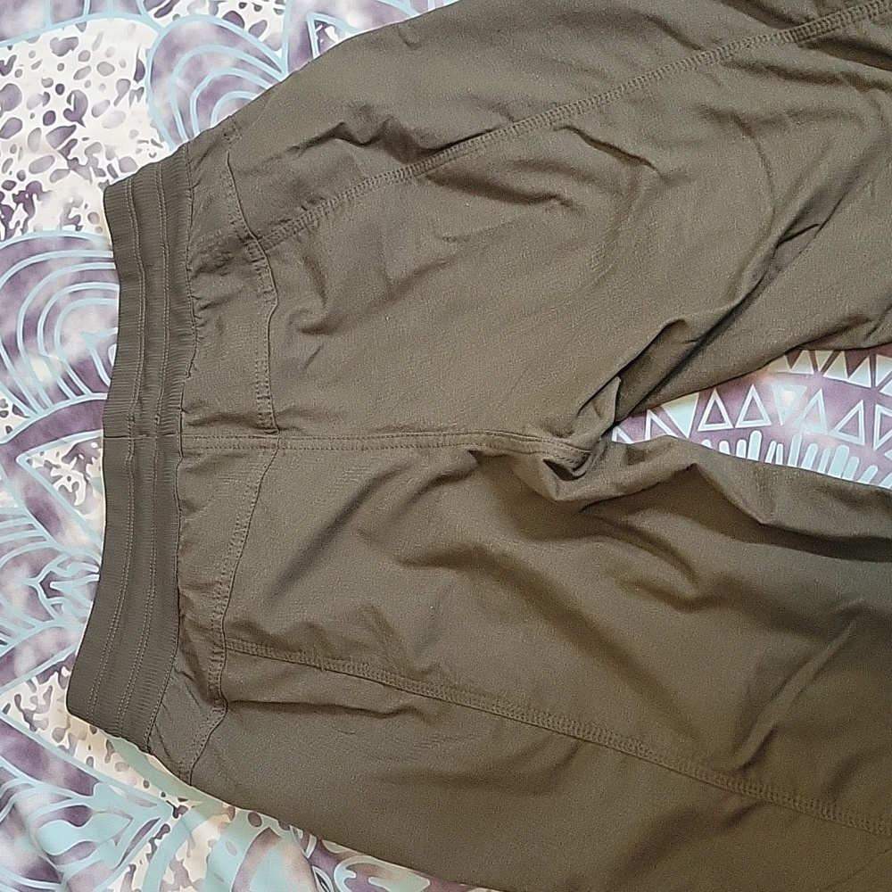 GUC The North Face Aphrodite Capris - Picture 7 of 9